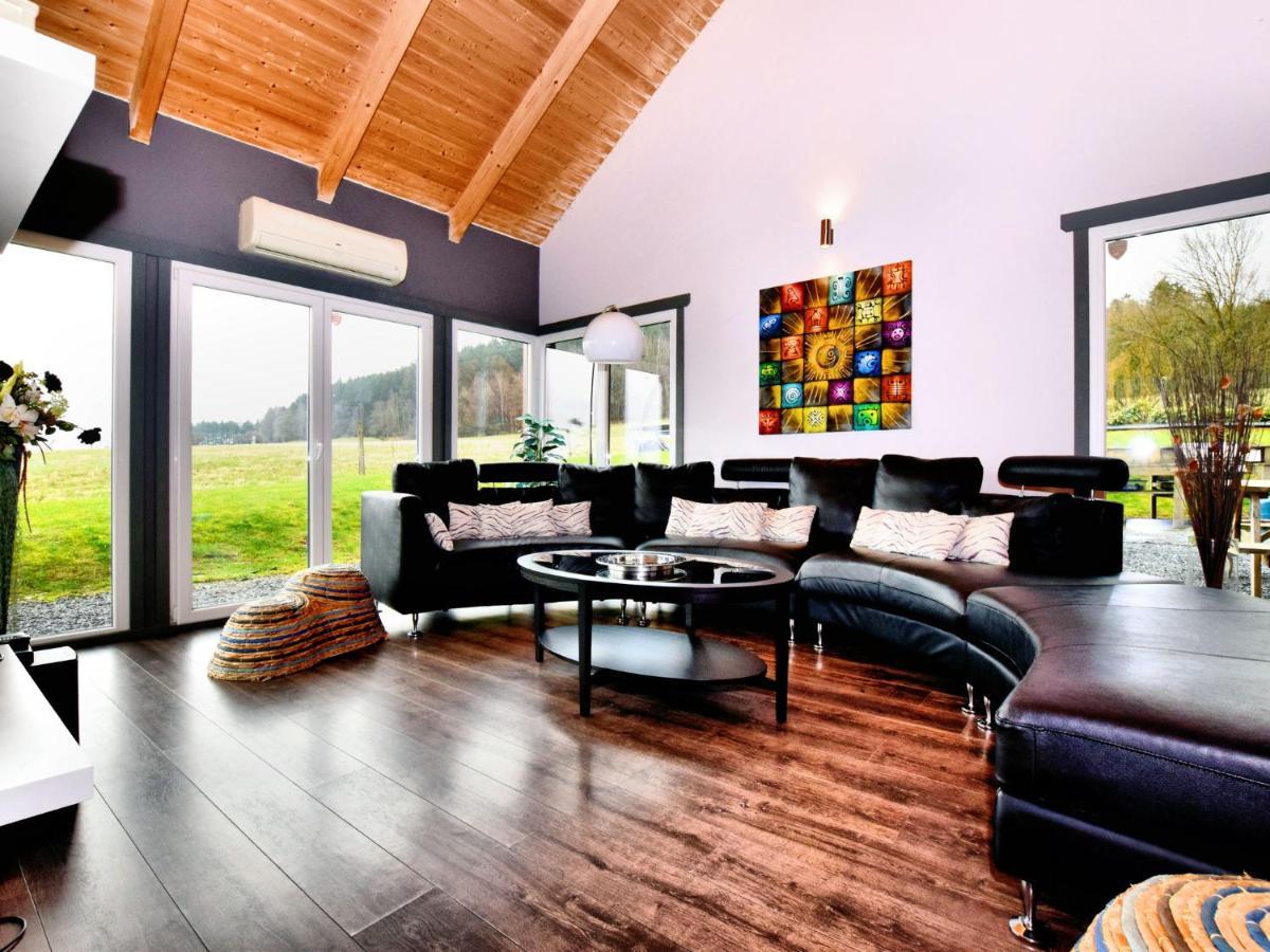 Beautiful Villa With Heated Outdoor Pool Manhay Kültér fotó