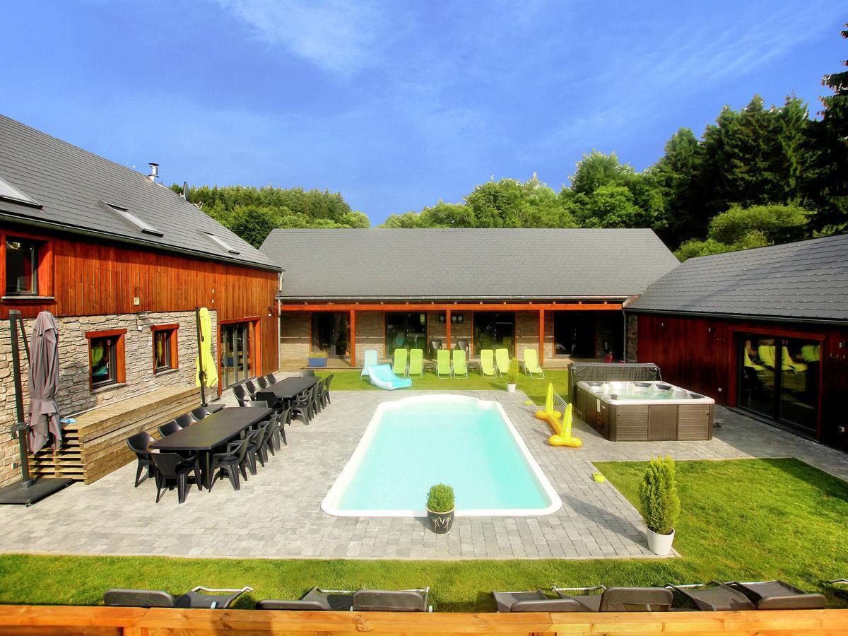 Beautiful Villa With Heated Outdoor Pool Manhay Kültér fotó